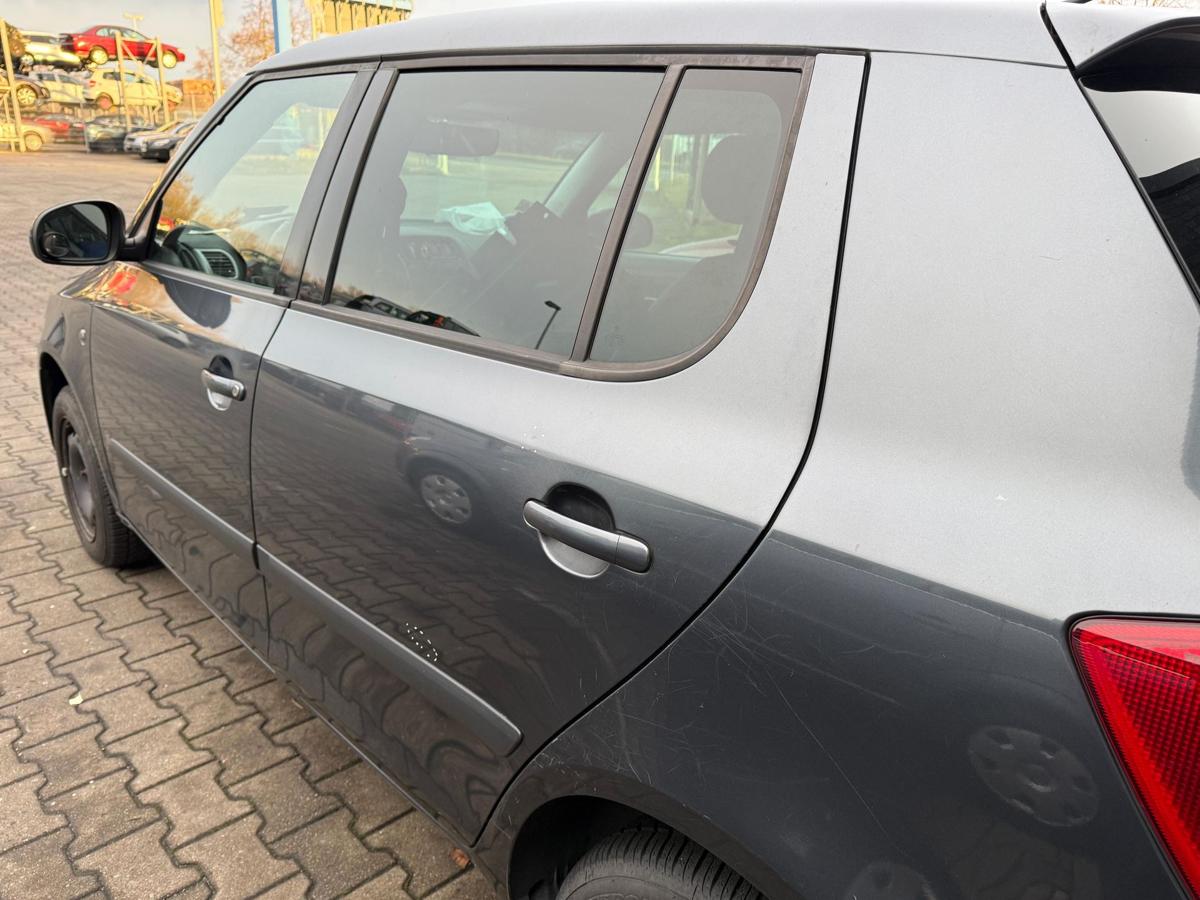 Skoda Fabia 2 5J original T&uuml;r hinten links Flie&szlig;heck LF8J Anthrazitgrau Rohbau BJ09